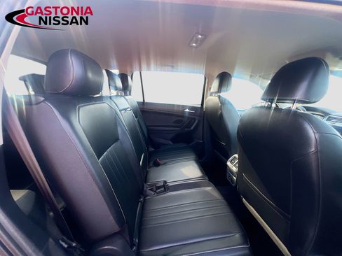 Used 2024 Volkswagen Tiguan SE image 37