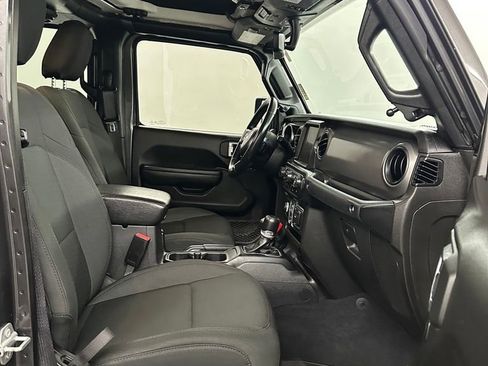 Used 2022 Jeep Gladiator Willys image 43