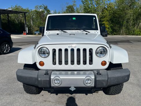 Used 2015 Jeep Wrangler Unlimited Sahara w/ Connectivity Group image 3