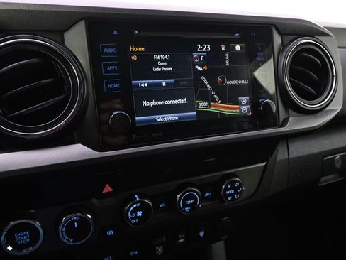 Used 2019 Toyota Tacoma TRD Sport w/ Technology Package AWD/4WD image 27