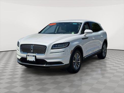 Used 2022 Lincoln Nautilus AWD w/ Premium Package image 3