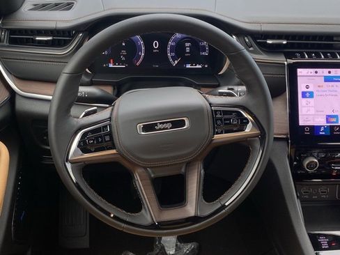 New 2025 Jeep Grand Cherokee Summit image 40