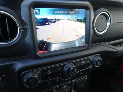Used 2022 Jeep Gladiator Overland w/ Popular Equipment Package AWD/4WD image 18