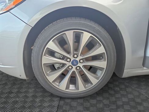 Used 2020 Ford Fusion SE AWD/4WD image 32
