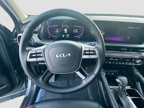 Used 2025 Kia Telluride S image 11