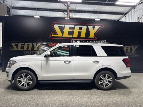 Used 2024 Ford Expedition Limited AWD/4WD image 2