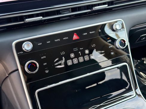 Used 2025 Genesis GV80 2.5T image 33