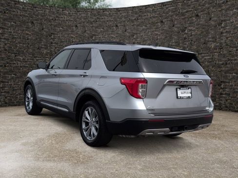 Used 2021 Ford Explorer XLT w/ Equipment Group 202A RWD image 5