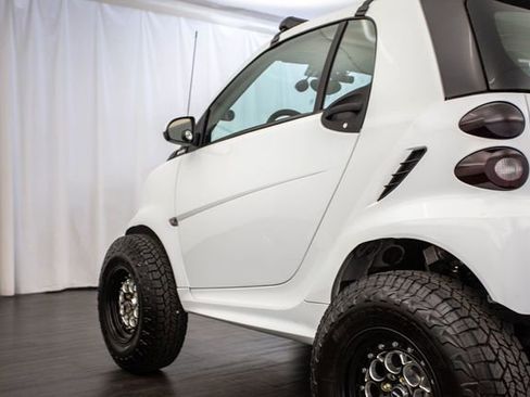 Used 2013 smart fortwo Coupe image 25