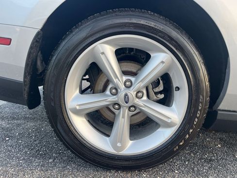 Used 2010 Ford Mustang GT Premium image 23