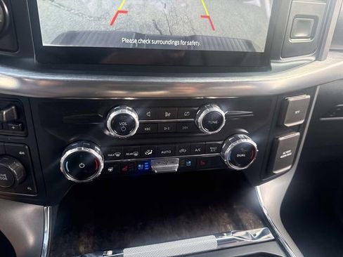 Certified 2022 Ford F150 Lariat w/ Equipment Group 502A High image 25