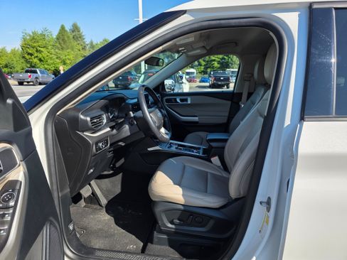 Used 2023 Ford Explorer XLT w/ Equipment Group 202A AWD/4WD image 20