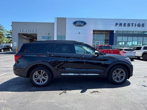Used 2025 Ford Explorer Active w/ Active Comfort Package AWD/4WD image 8