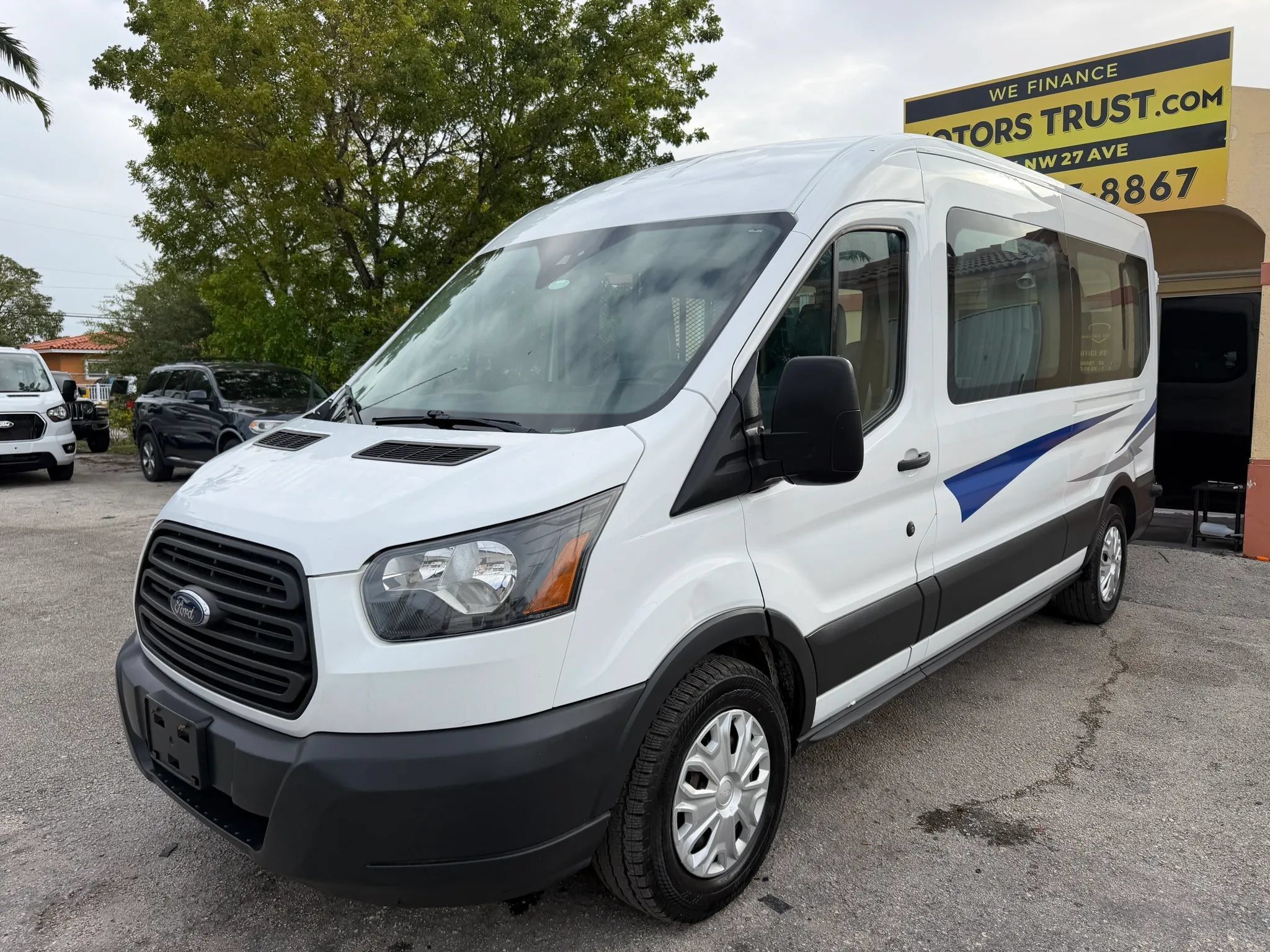 Used 2018 Ford Transit 350 XL RWD image 2