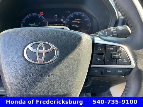 Used 2025 Toyota Grand Highlander AWD image 36