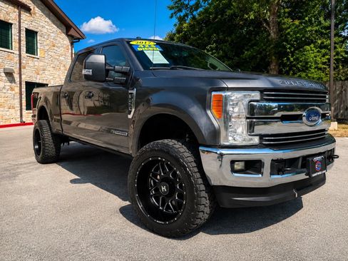 Used 2017 Ford F250 Lariat w/ FX4 Off-Road Package AWD/4WD image 3