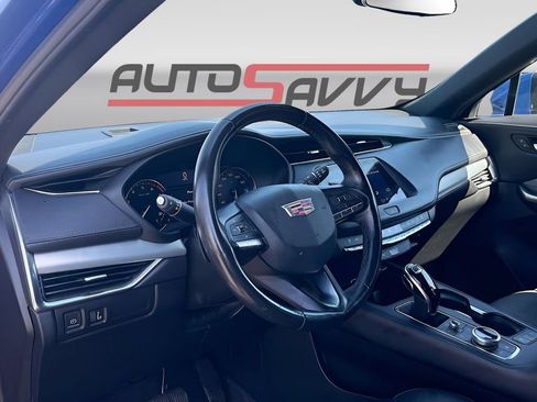 Used 2022 Cadillac XT4 Premium Luxury w/ Safety Alert Package FWD image 9