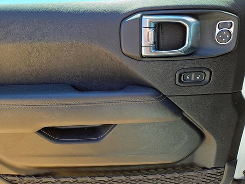 Used 2023 Jeep Wrangler Unlimited Sahara image 21