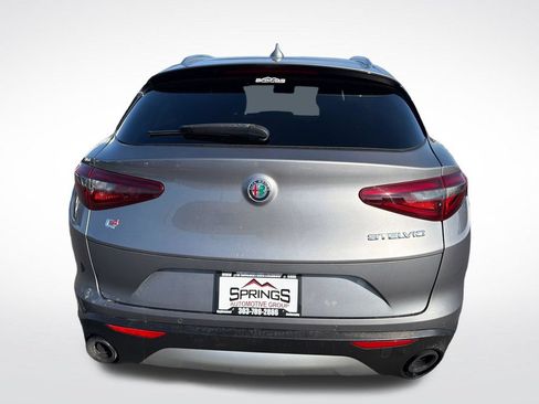Used 2018 Alfa Romeo Stelvio AWD image 4