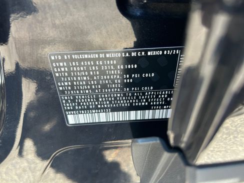 Used 2025 Volkswagen Taos SE w/ Panoramic Sunroof Package FWD image 24