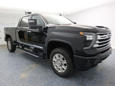 Used 2024 Chevrolet Silverado 2500 High Country w/ High Country Premium Package image 2