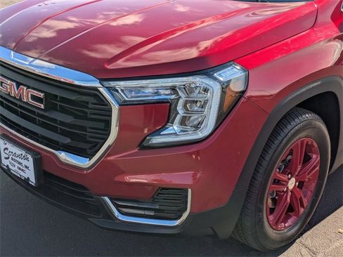 Used 2023 GMC Terrain SLE w/ Driver Convenience Package image 9