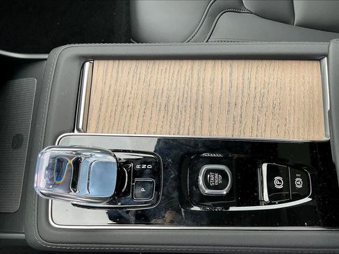 New 2026 Volvo XC90 B5 Plus image 10