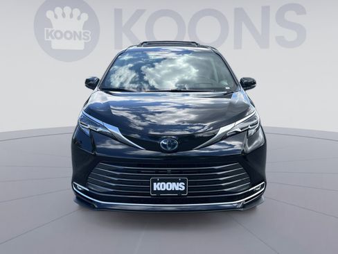 Used 2024 Toyota Sienna Platinum image 19