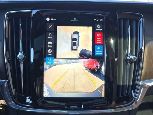 Certified 2025 Volvo V90 B6 Cross Country Ultra image 36