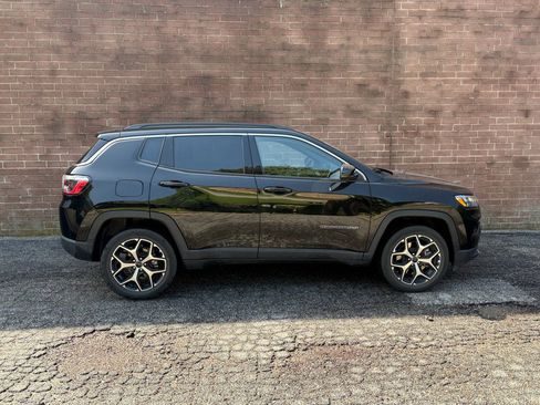 Used 2025 Jeep Compass Limited AWD/4WD image 6