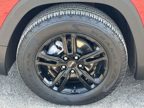 Used 2023 GMC Terrain AT4 w/ Infotainment Package II AWD/4WD image 9