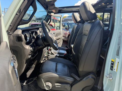 Used 2023 Jeep Wrangler Unlimited Sahara AWD/4WD image 10