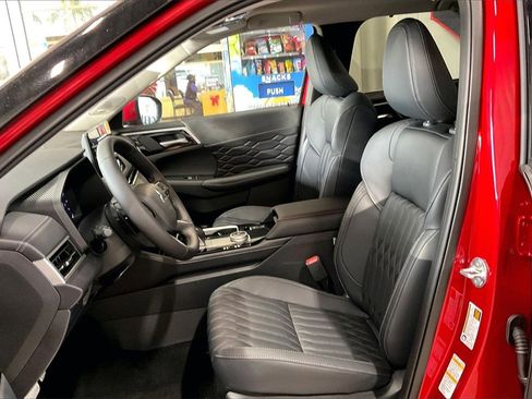 New 2026 Mitsubishi Outlander SEL image 9