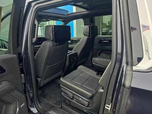 Used 2025 Chevrolet Suburban Premier AWD/4WD image 28