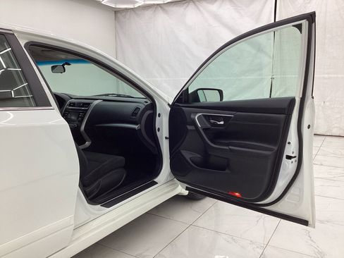 Used 2015 Nissan Altima 2.5 SV FWD image 17