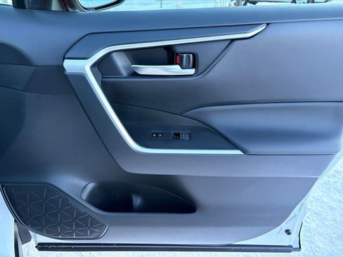 Used 2025 Toyota RAV4 XLE image 31