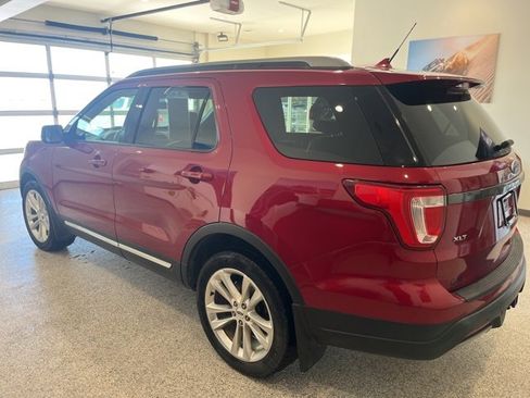 Used 2019 Ford Explorer XLT w/ Equipment Group 202A image 4