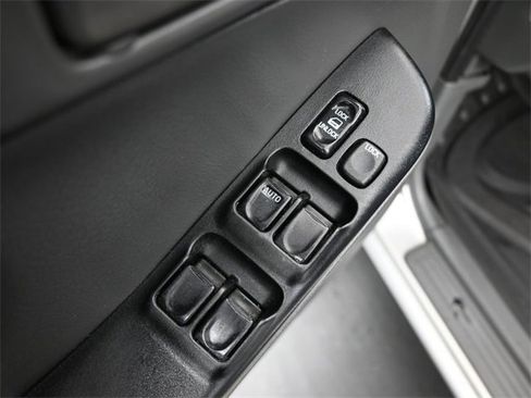 Used 2000 Isuzu Rodeo S image 12