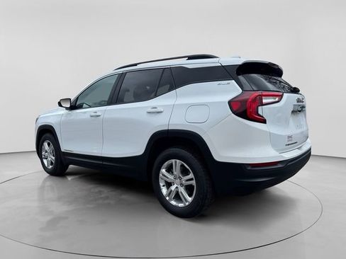 Used 2022 GMC Terrain SLE w/ Driver Convenience Package image 3