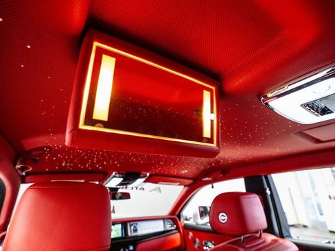 Used 2023 Rolls-Royce Phantom Sedan image 77