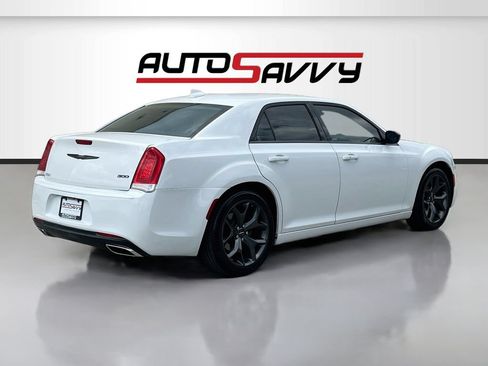 Used 2022 Chrysler 300 Touring w/ Sport Appearance Package RWD image 7