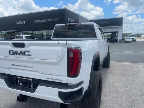 Used 2024 GMC Sierra 2500 Denali Ultimate AWD/4WD image 12