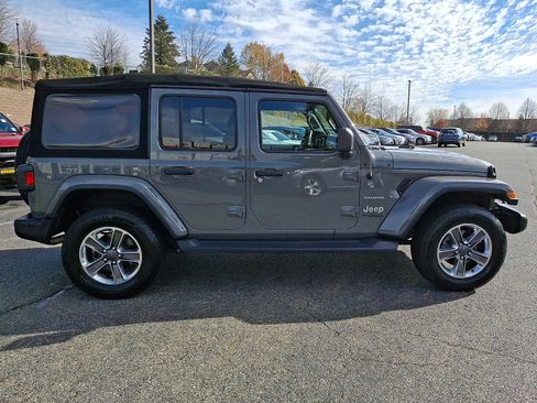 Used 2018 Jeep Wrangler Unlimited Sahara image 4