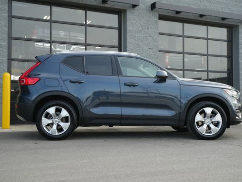 Used 2021 Volvo XC40 T5 Momentum w/ Premium Package image 19