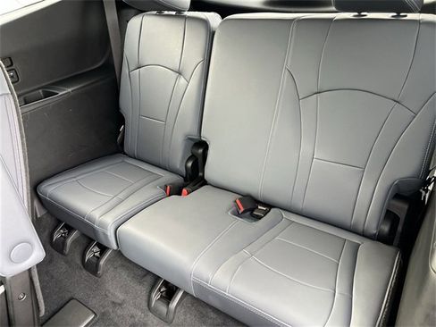 Certified 2023 Buick Enclave Essence image 23