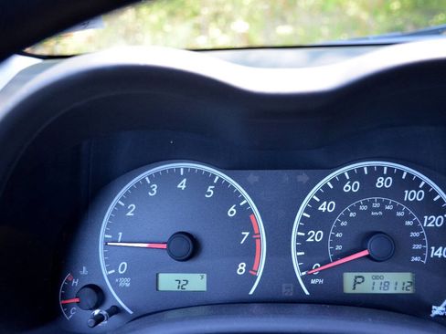 Used 2013 Toyota Corolla LE FWD image 18