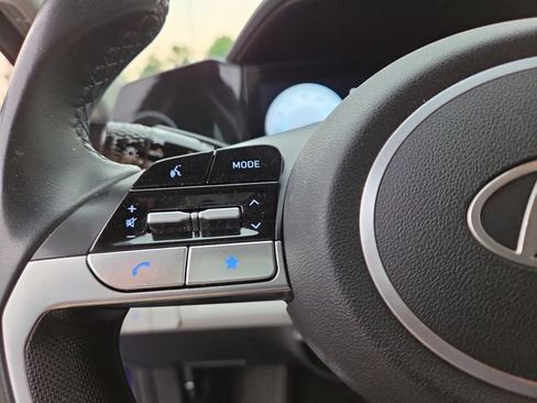 Certified 2025 Hyundai Elantra Limited FWD image 19