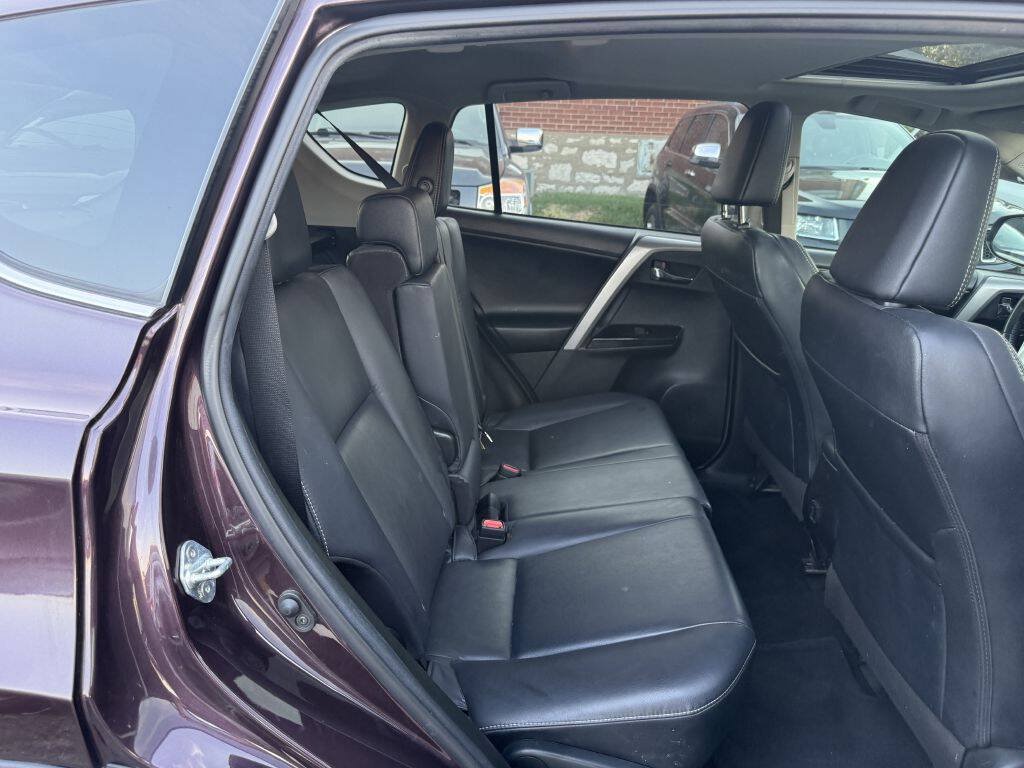 Used 2018 Toyota RAV4 Limited w/ Advanced Technology Package FWD image 26