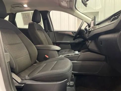 Used 2025 Ford Escape Active AWD/4WD image 17