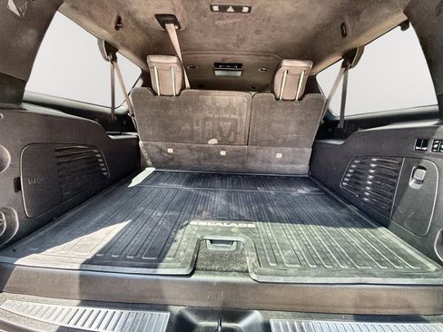 Used 2019 Cadillac Escalade ESV Platinum AWD/4WD image 22